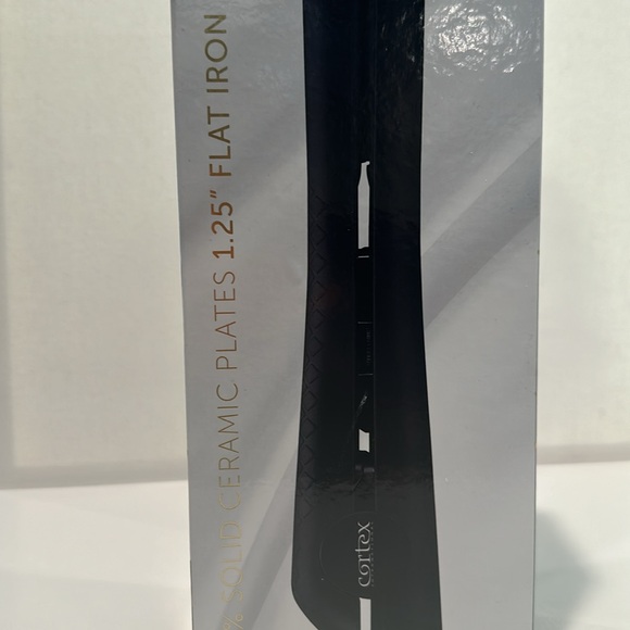 NIB Cortex International  100% Solid Ceramic Playes 1.25” Flat Iron w/temp … - Picture 9 of 11